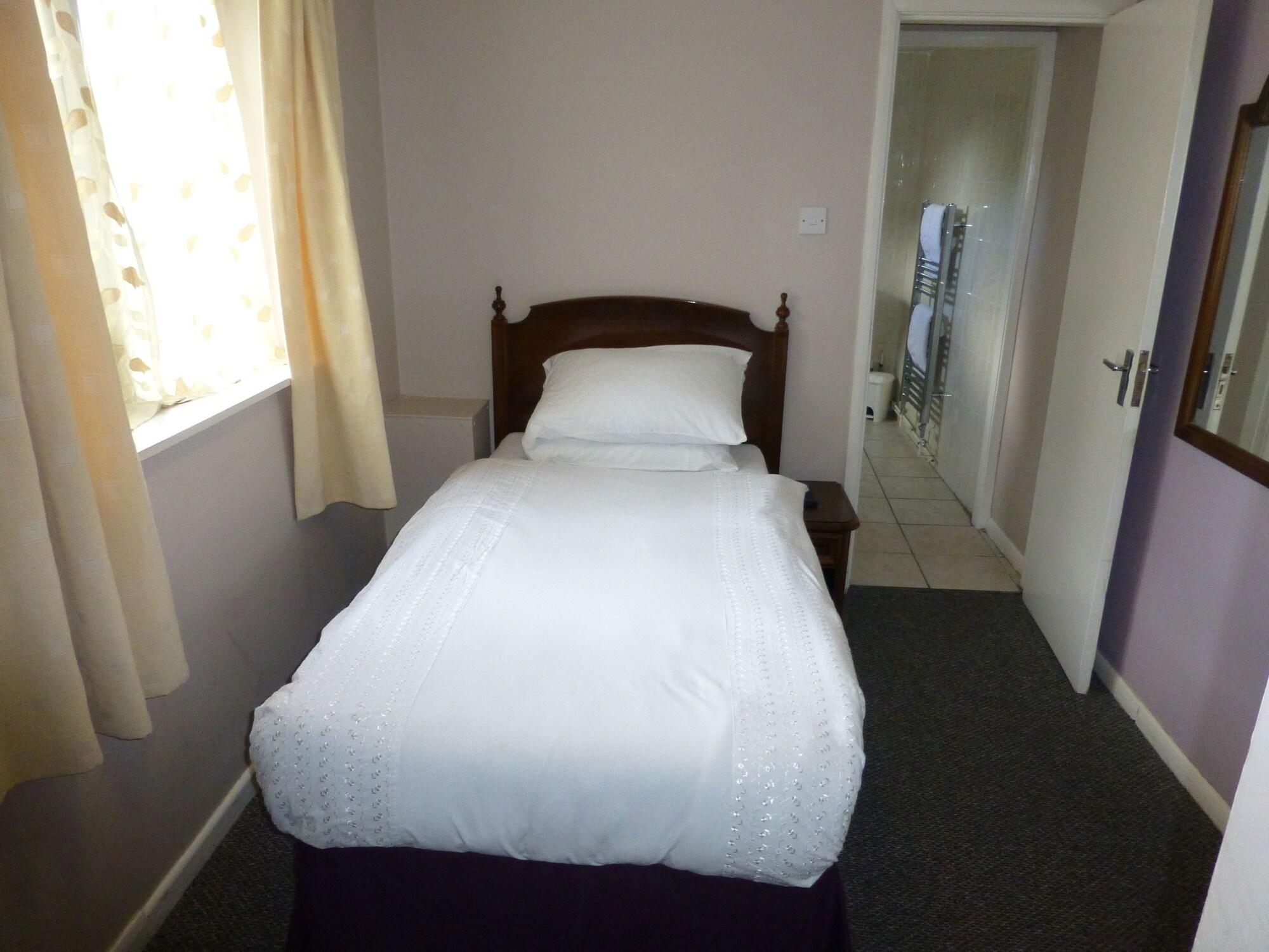 Prince Hotel Сметуик Екстериор снимка