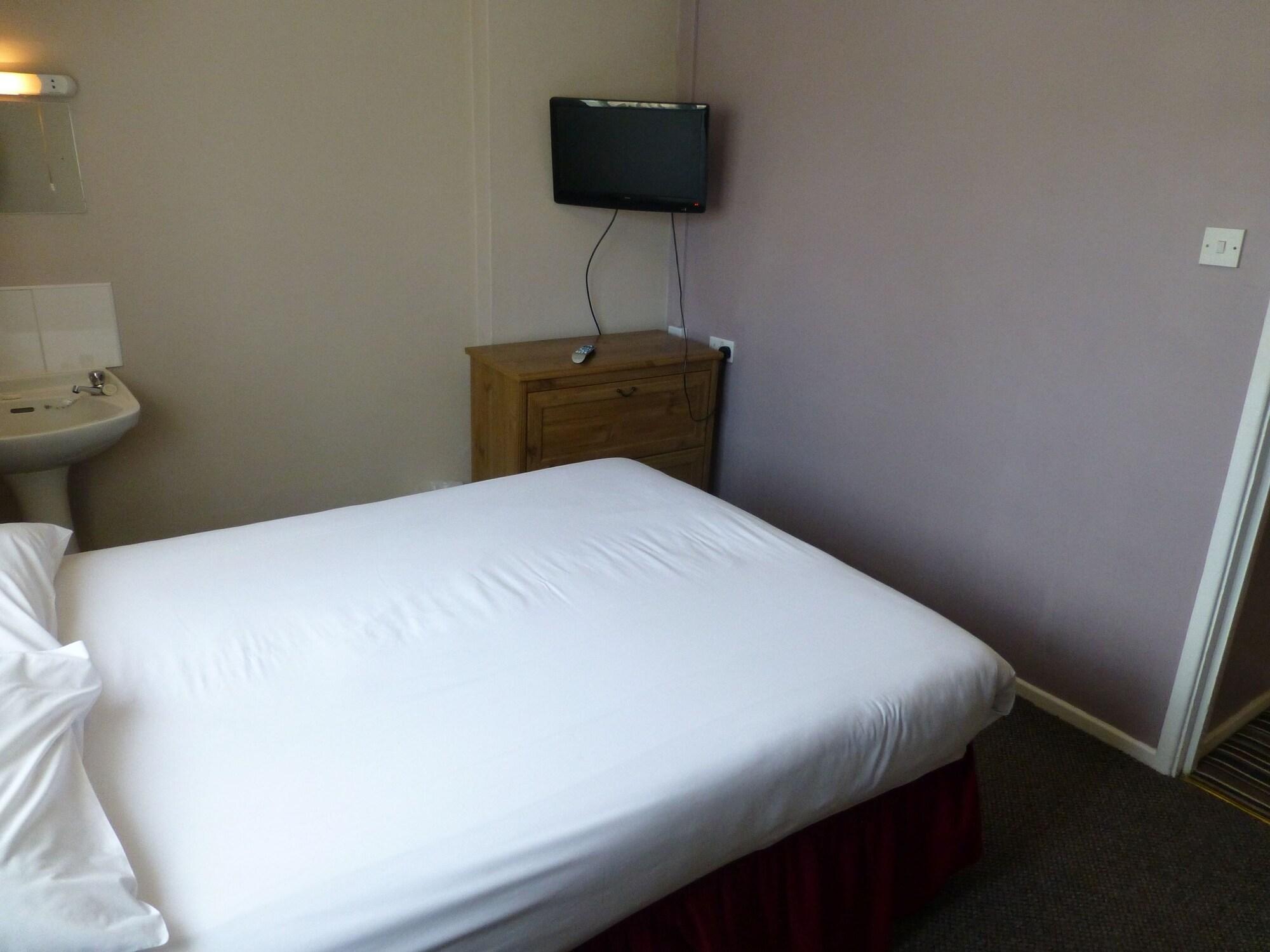 Prince Hotel Сметуик Екстериор снимка