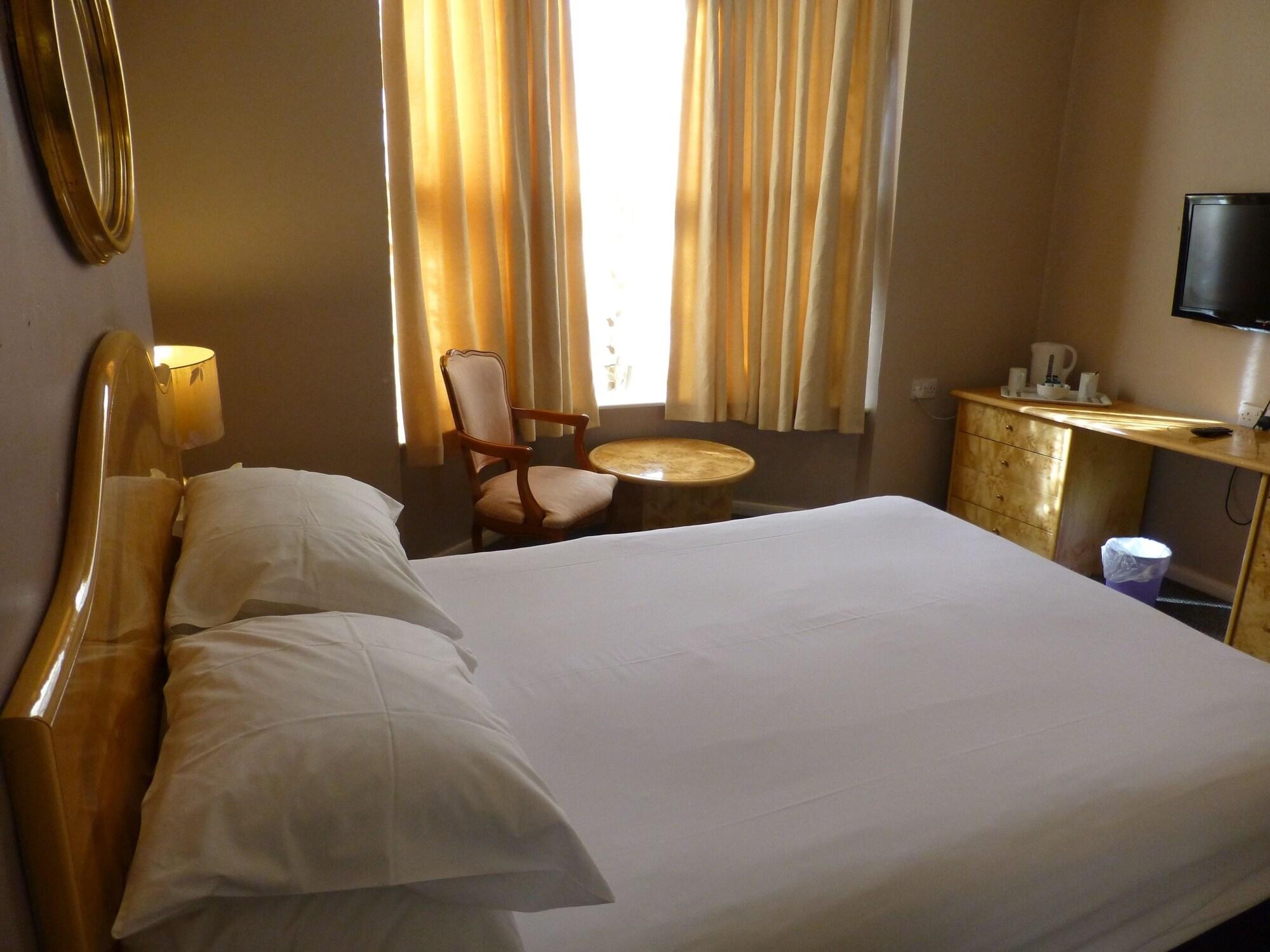 Prince Hotel Сметуик Екстериор снимка