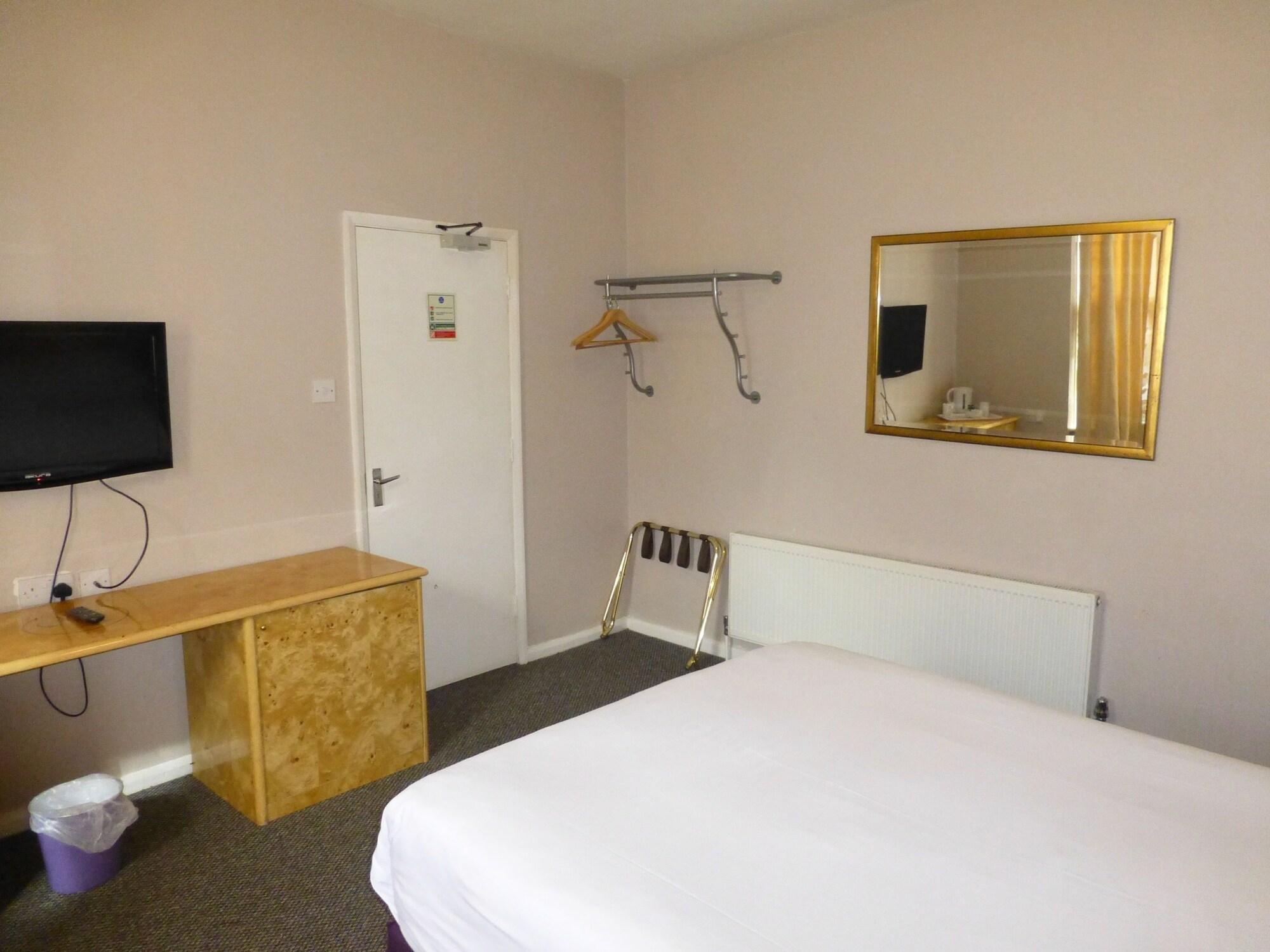 Prince Hotel Сметуик Екстериор снимка