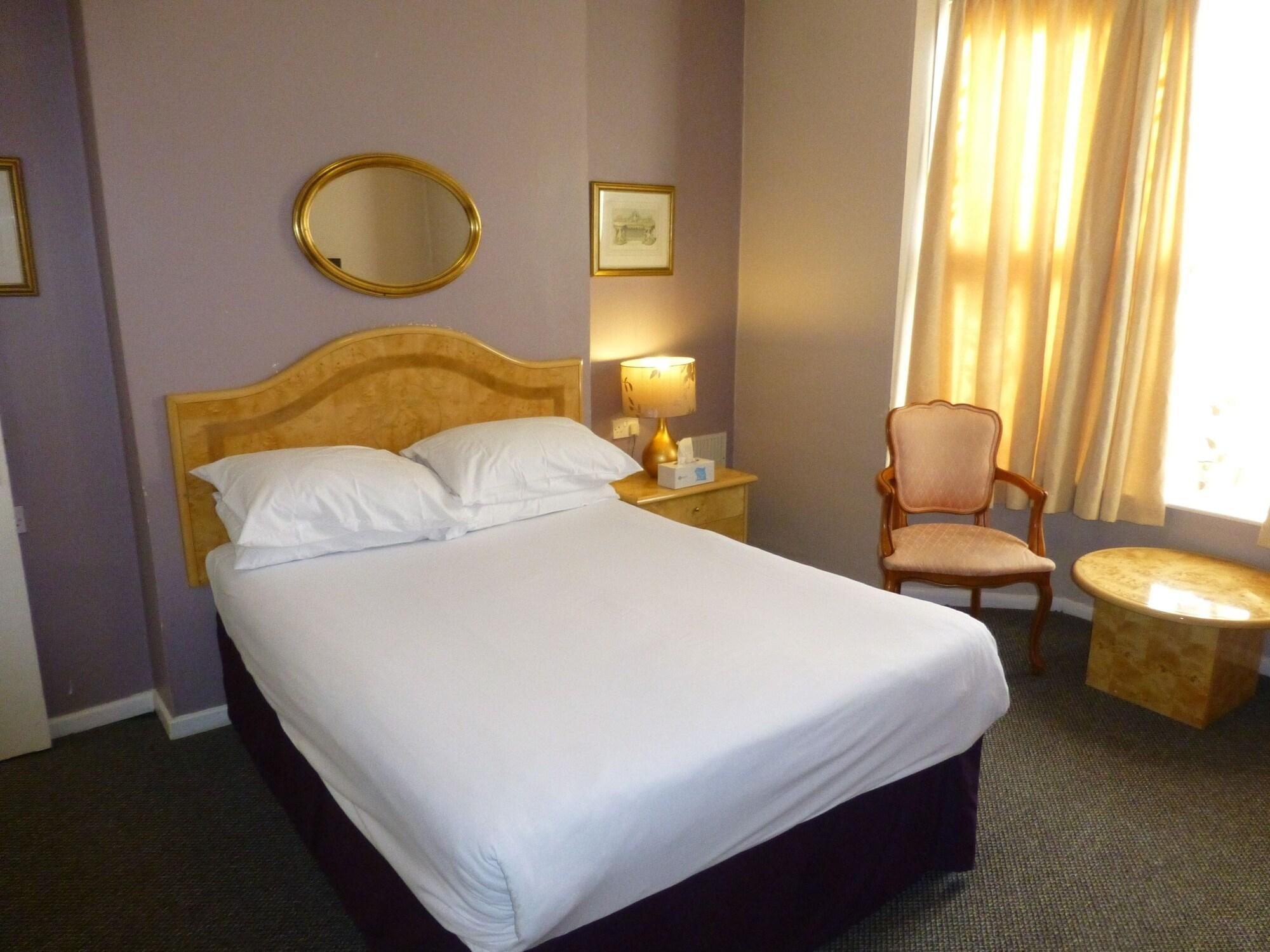 Prince Hotel Сметуик Екстериор снимка