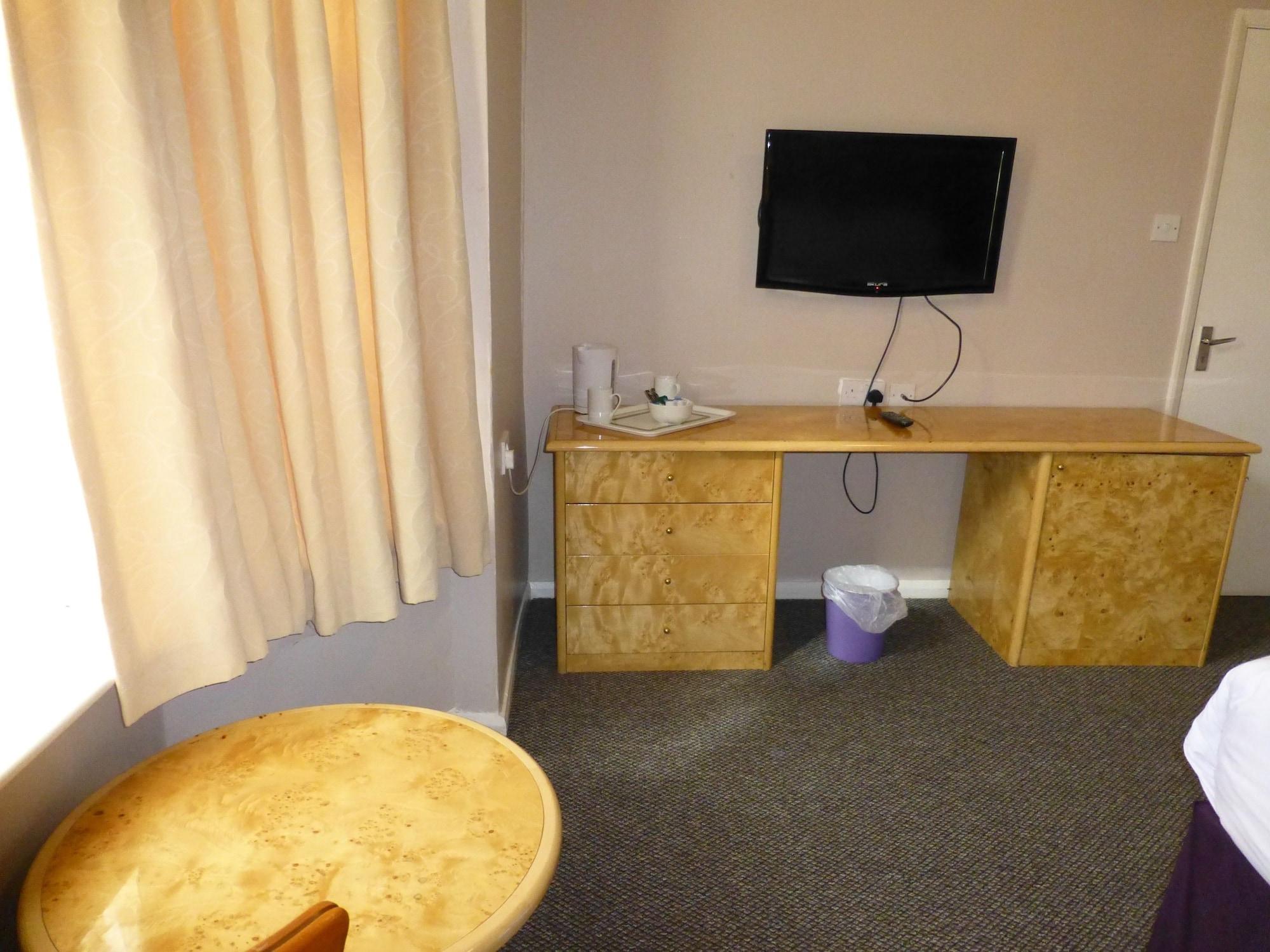 Prince Hotel Сметуик Екстериор снимка