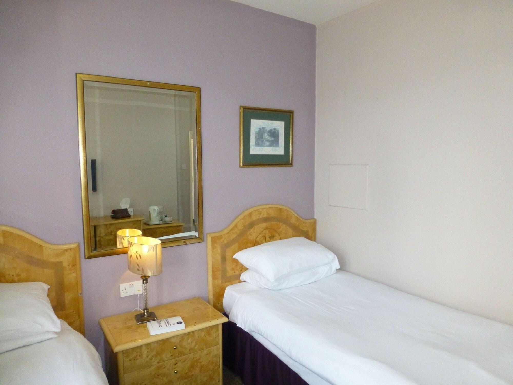Prince Hotel Сметуик Екстериор снимка