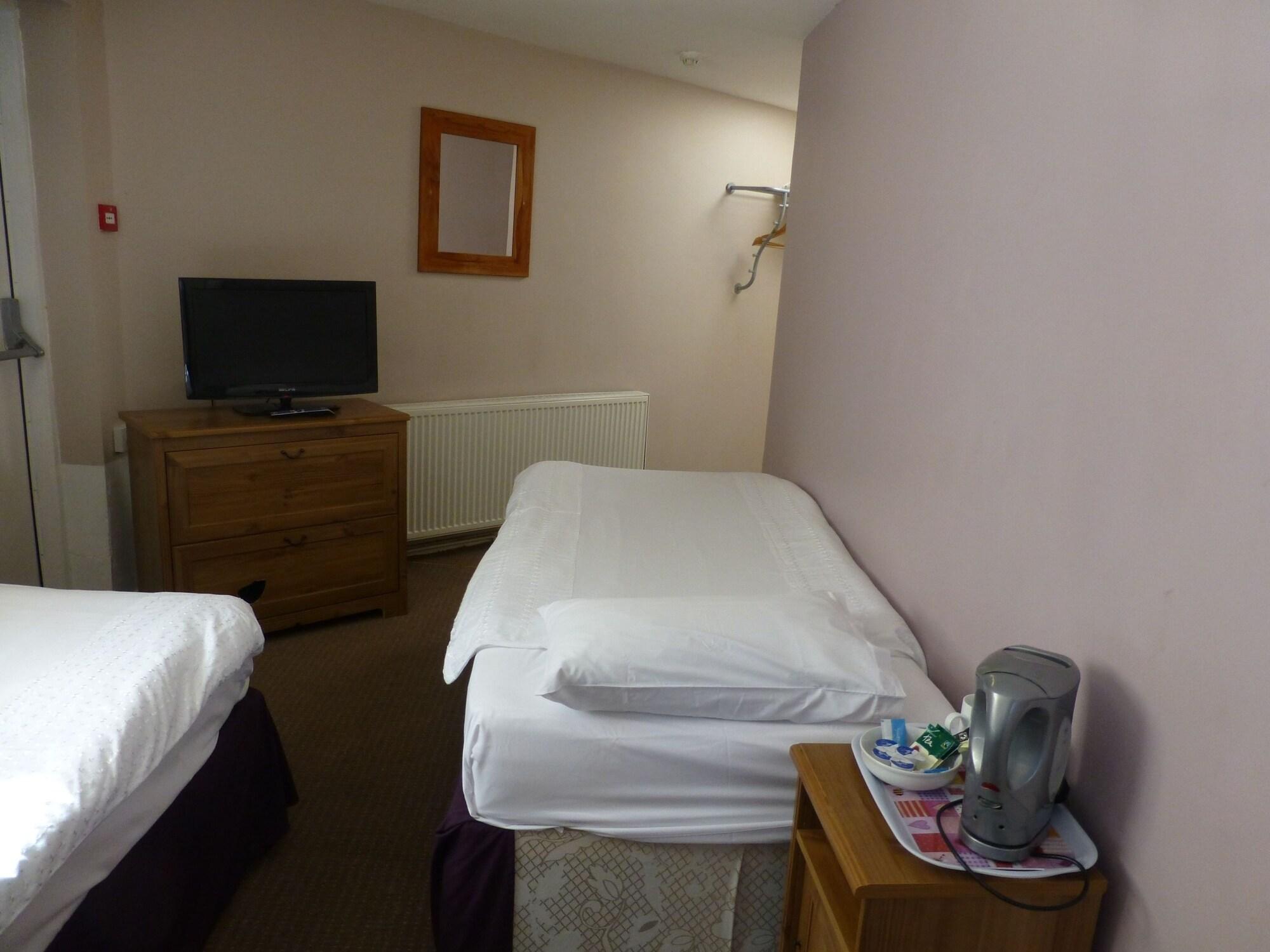 Prince Hotel Сметуик Екстериор снимка