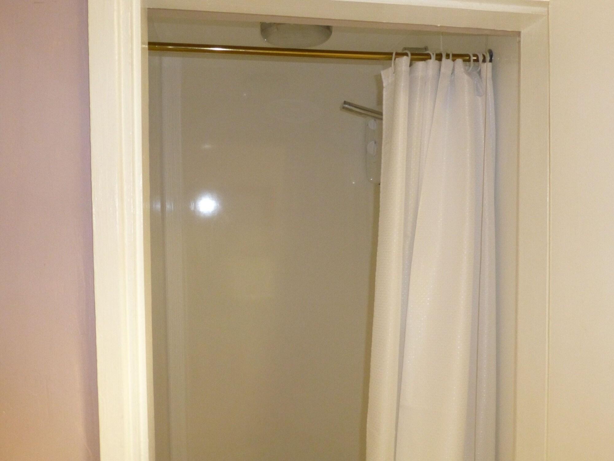 Prince Hotel Сметуик Екстериор снимка