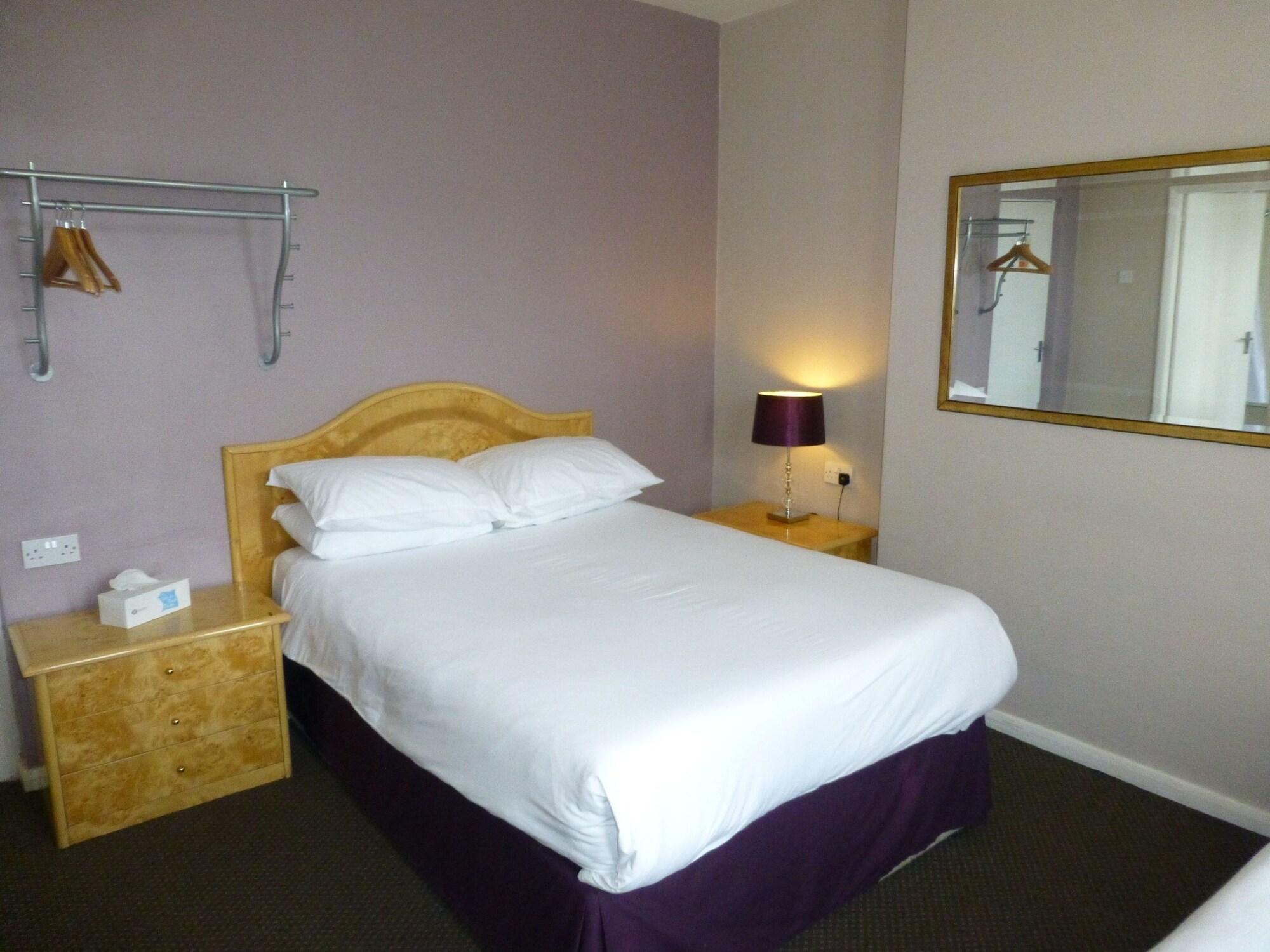 Prince Hotel Сметуик Екстериор снимка