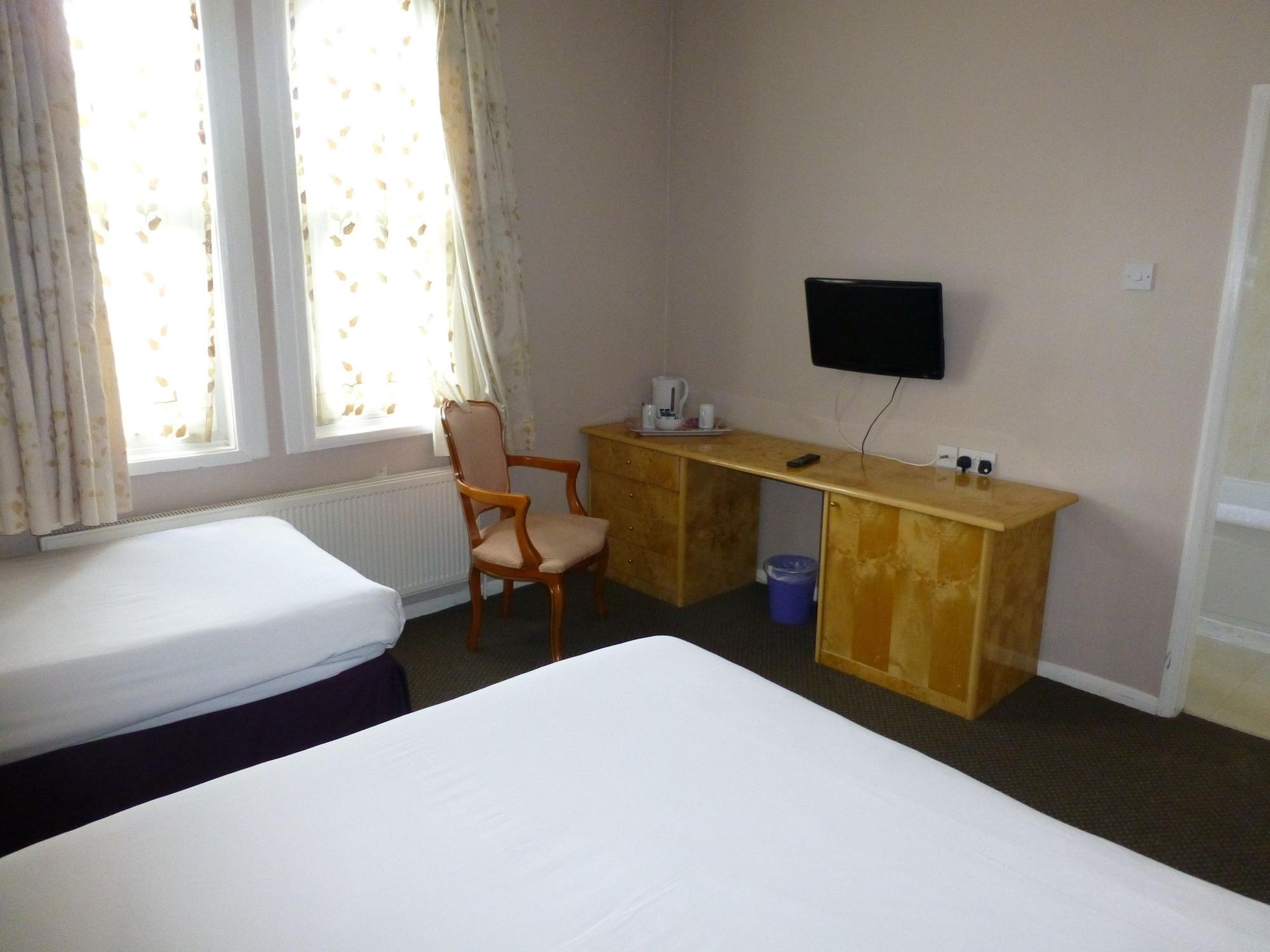 Prince Hotel Сметуик Екстериор снимка