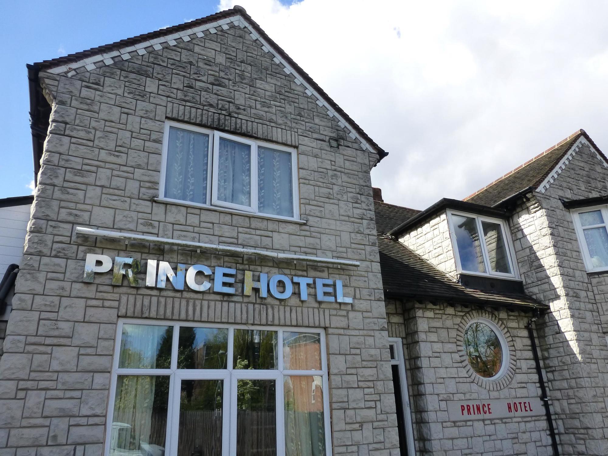 Prince Hotel Сметуик Екстериор снимка